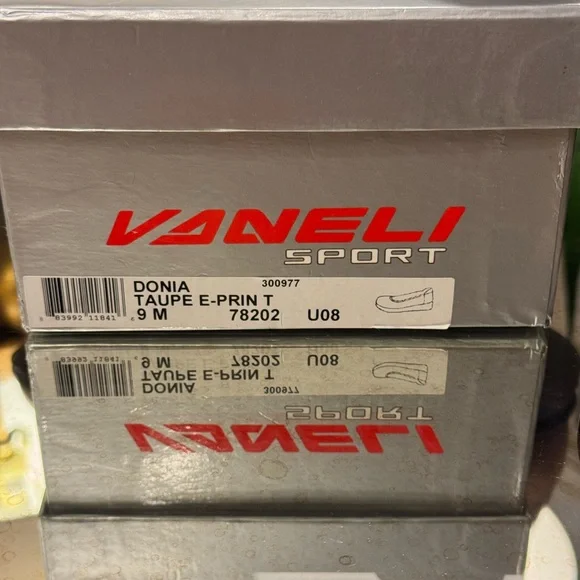 Vaneli Sport Donia Wedge Taupe
Glazed Sueded Leather - Picture 7 of 7